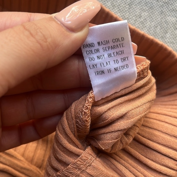 Ribbed Midi Wrap Skirt with Tortoise shell belt detailing , Size: M - Picture 10 of 16